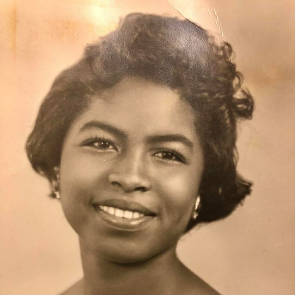 Meet your Posher, Kimberly - Picture 1 of 1